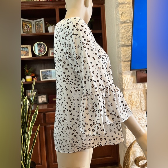 Elle Leopard Print Chiffon Bell Sleeve Blouse Size Large - Picture 3 of 9